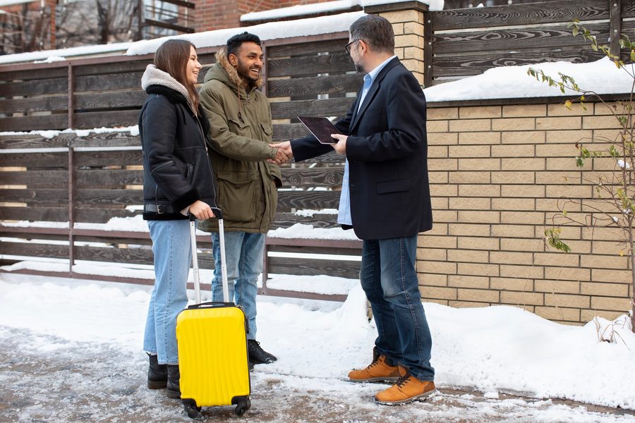Cost comparison: Airport check-in vs. Luggage Forward shipping