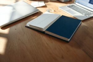 Should You Use a Smart Calendar App or a Paper Planner? Case Study: A Freelancer in Portland