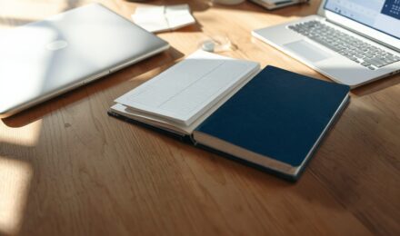 Should You Use a Smart Calendar App or a Paper Planner? Case Study: A Freelancer in Portland