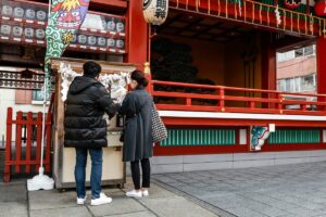 Bluetooth-enabled travel wallet next to smartphone showing real-time tracking alert in Tokyo urban setting