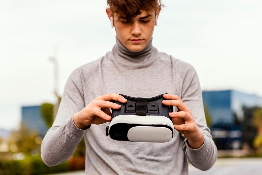 How a Bali nomad integrates drone footage into a digital journal using Notion and Day One