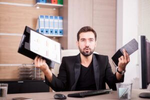 Comparison chart showing Zoho Books and Wave accounting software features for small businesses