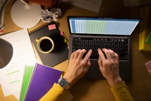 How a Freelance Developer in Austin Built a 6-Figure Business Using Open-Source Tools in 2026