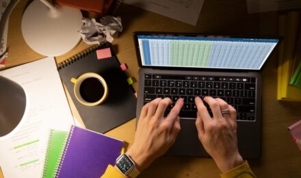 How a Freelance Developer in Austin Built a 6-Figure Business Using Open-Source Tools in 2026
